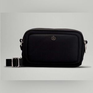 Lululemon Crossbody Camera Bag 2L Black